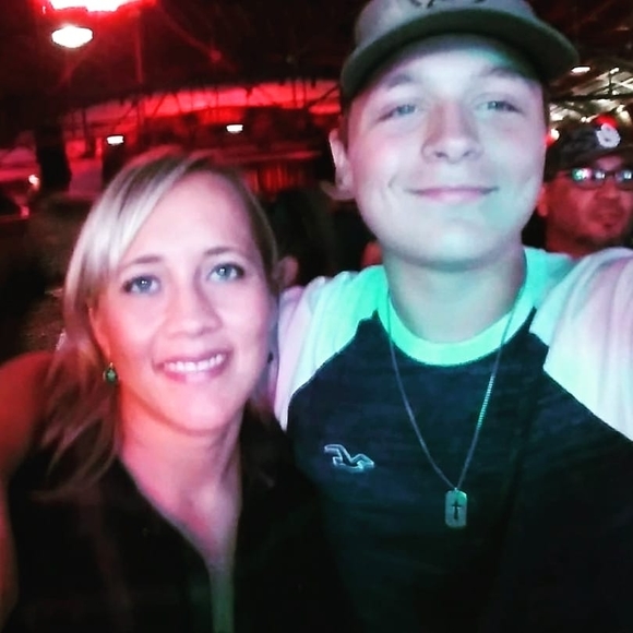 Meet your Posher, Melissa - Picture 1 of 1